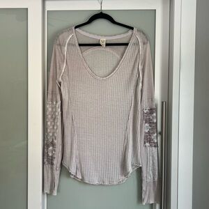 We The Free Women’s Pale Lilac Waffle Top With Patchwork Sleeves